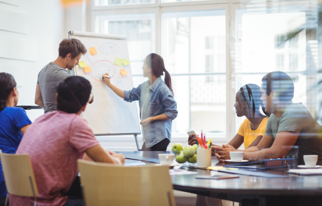 La licence pro métiers du numérique vous propose de vous améliorer avec des stages en entreprises.